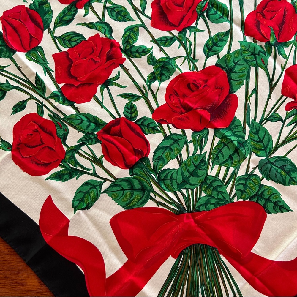 🌹Ginnie Johansen silk scarf, with a red rose bouquet & black border. Vintage.